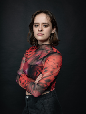 JÚLIA GENÍS